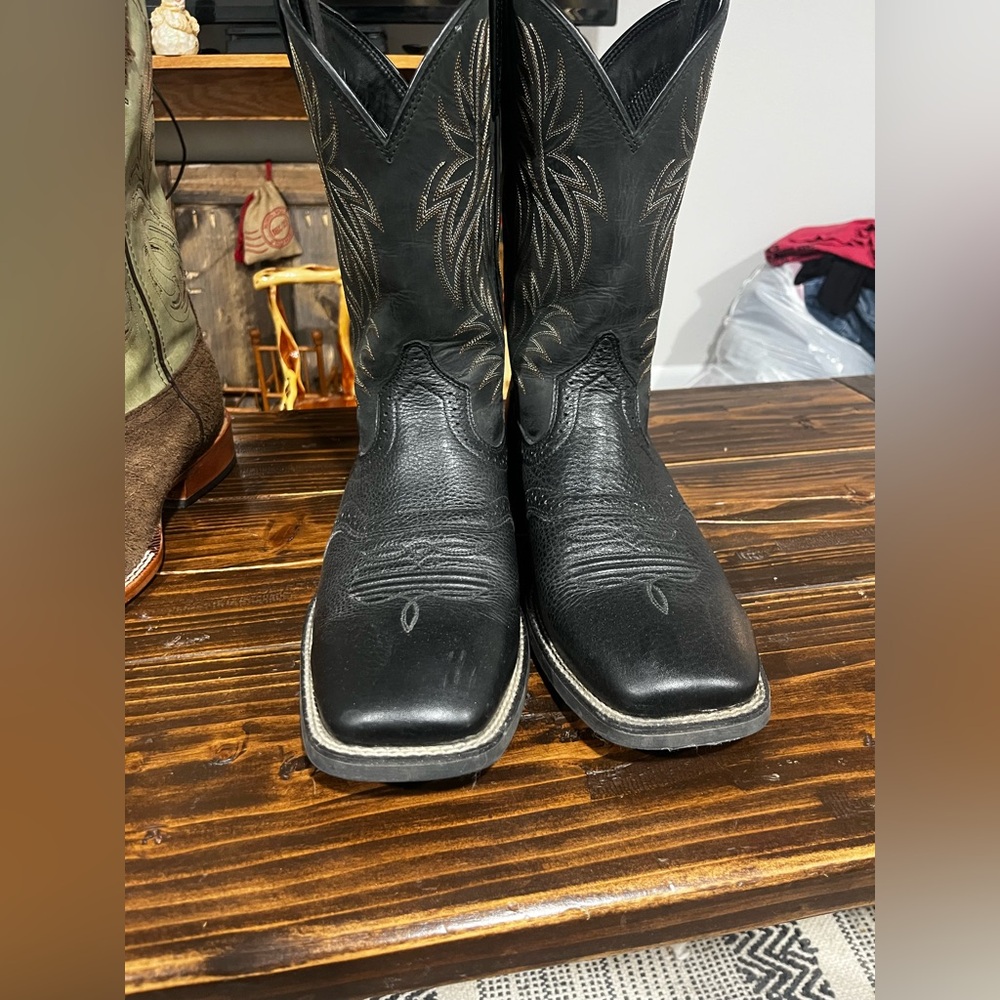 Black Ariat Cowboy Boots
